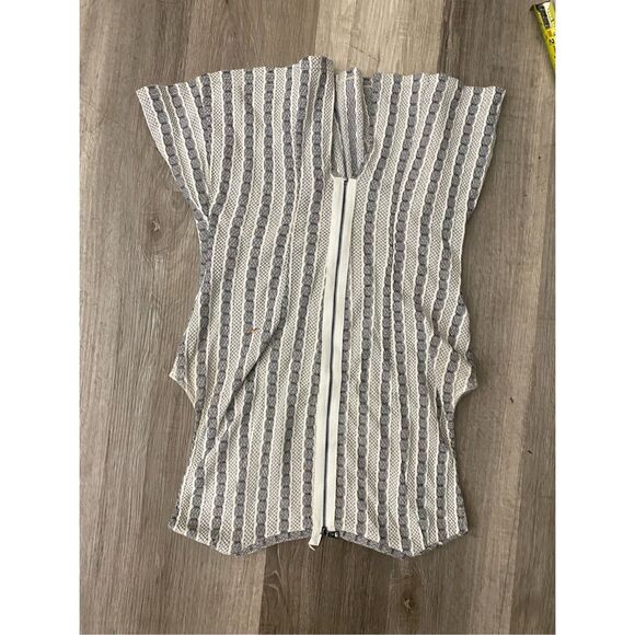 BCBGMAXAZRIA "Haily" Blouse Peplum Stripe Geometric, Black / Ivory, Size XS - Picture 7 of 13